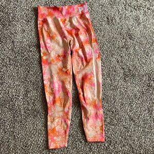 NWT VS PINK leggings size medium
